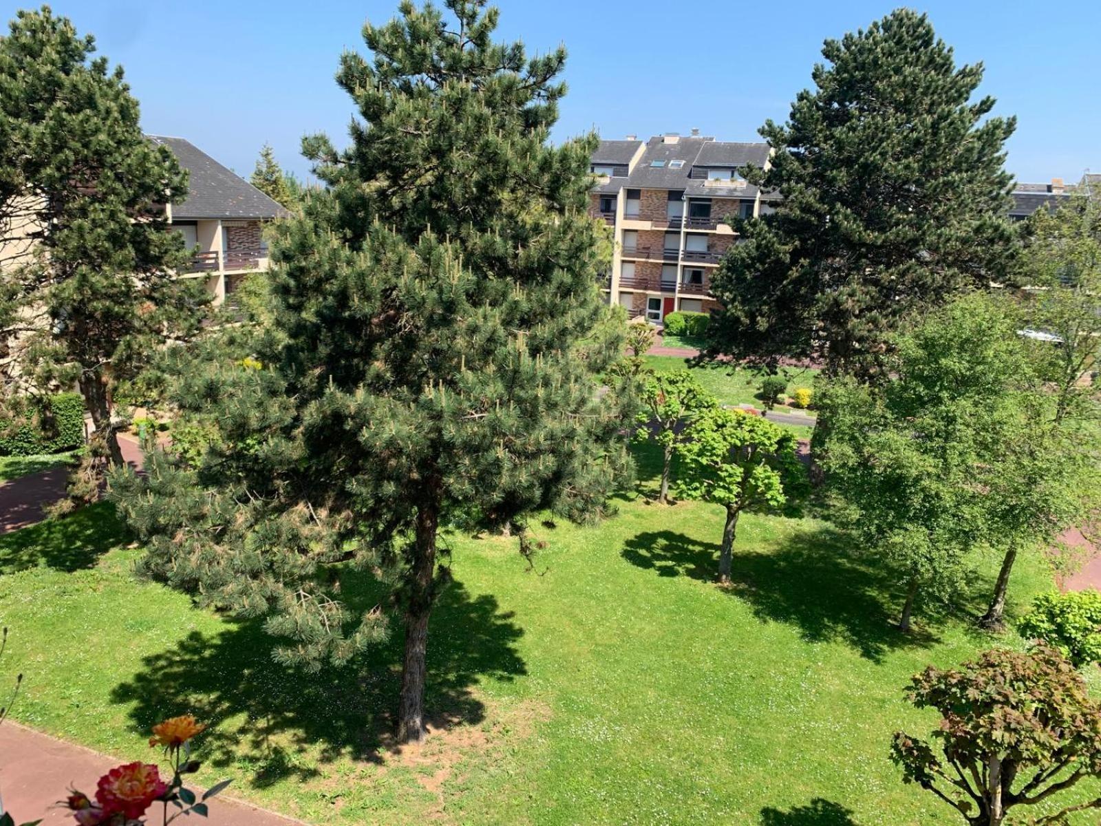 Apartment Calme Et Arboree Proche De La Cabourg